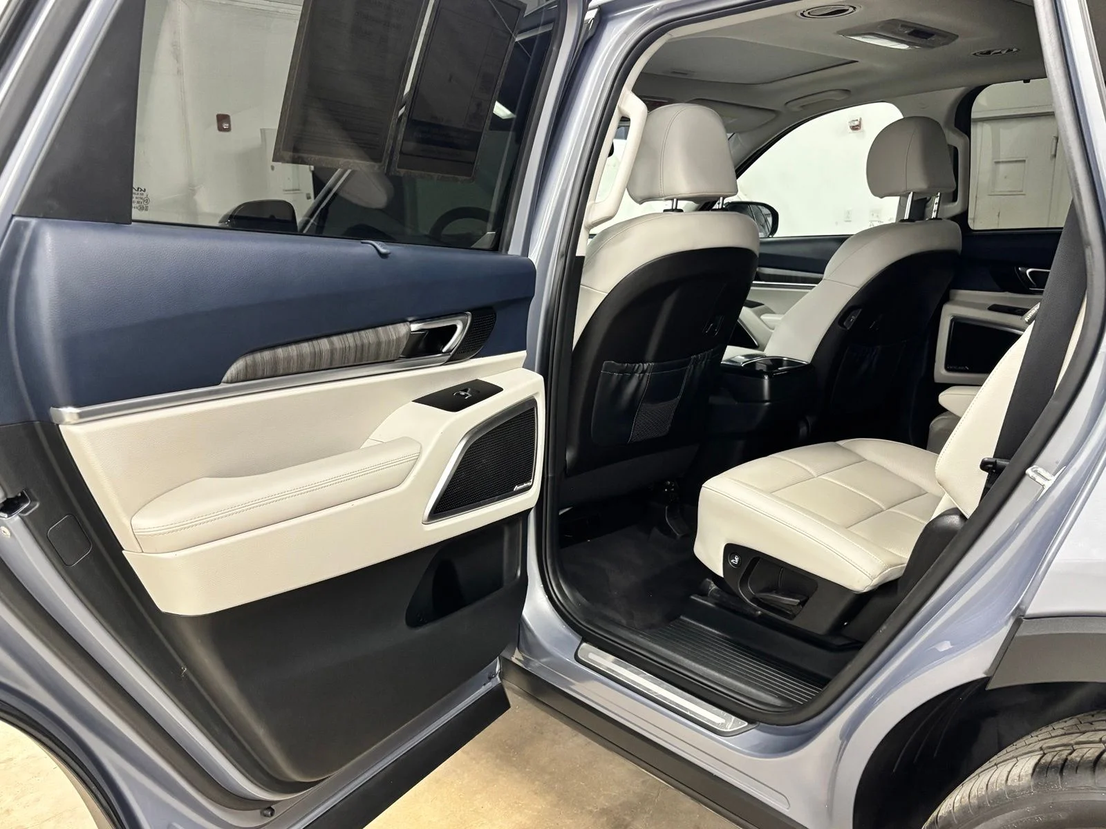 Used 2023 Silver Kia SX image 19