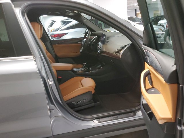 Used 2024 Gray BMW xDrive30i image 28