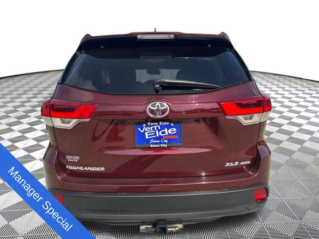 Used 2019 Red Toyota XLE image 5