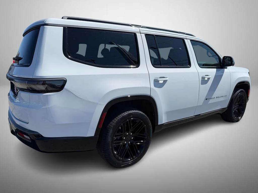New 2026 Bright White Clear-Coat Exterior Paint Jeep Limited Reserve image 3