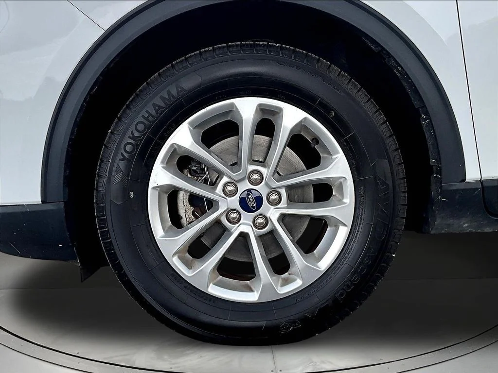 Certified Used 2022 White Ford SE image 34
