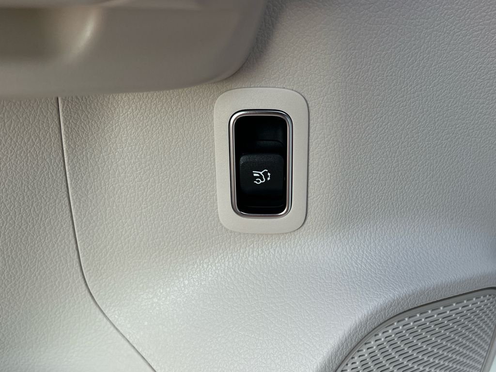 New 2026 Polar White Mercedes-Benz GLA 250 image 13