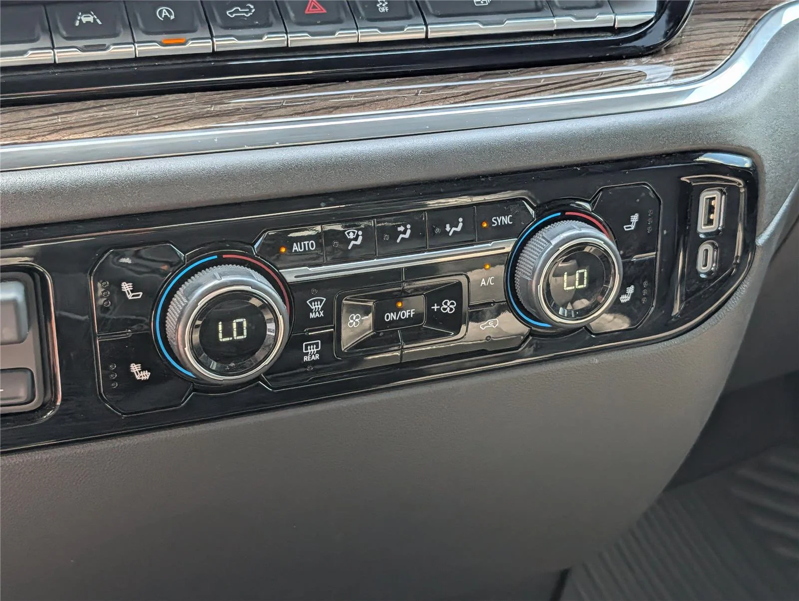 Used 2025 Cypress Gray Chevrolet LT image 19