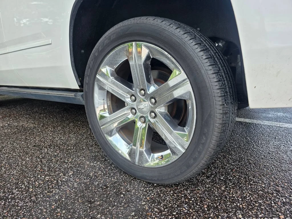 Used 2016 IRIDESCENT PEARL TRICOAT Chevrolet LTZ image 29