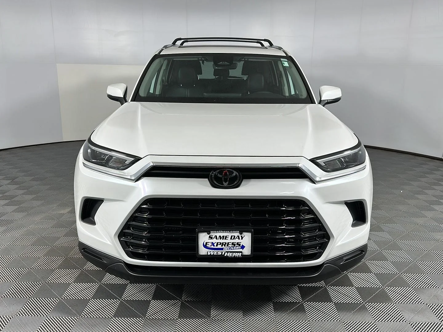 Used 2024 Wind Chill Pearl Toyota XLE image 2