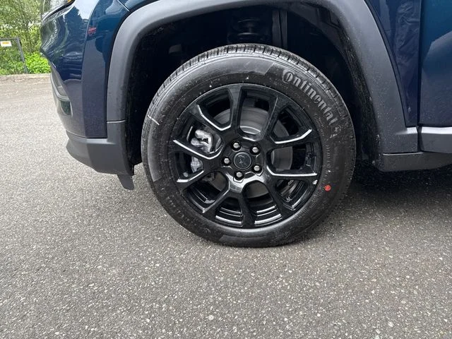 New 2026 Fathom Blue Pearl-Coat Exterior Paint Jeep Latitude image 27