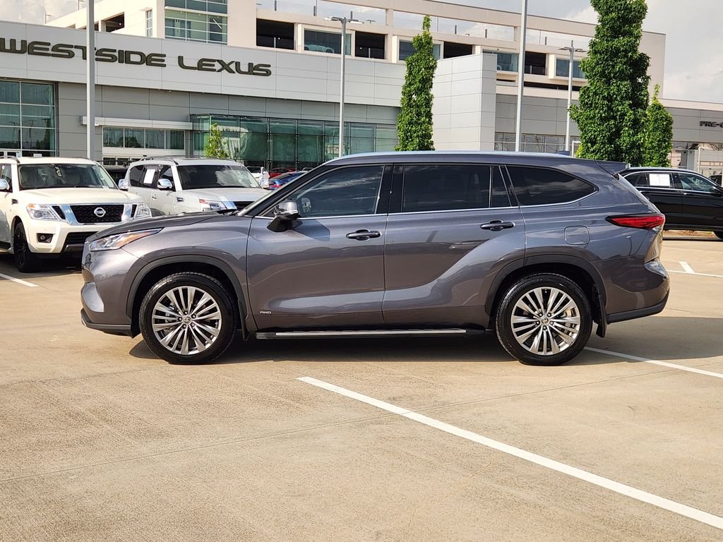 Used 2022 Magnetic Gray Metallic Toyota Platinum image 4