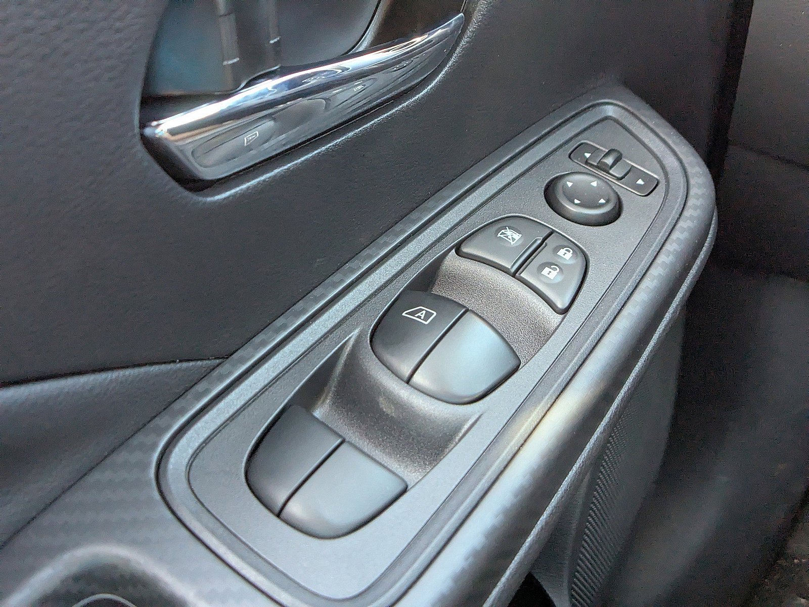 2025 Nissan Versa Sedan SV - Photo 17