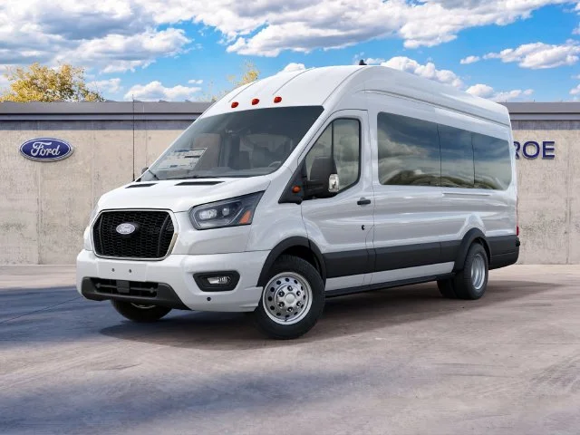 New 2027 Oxford White Ford XLT image 2