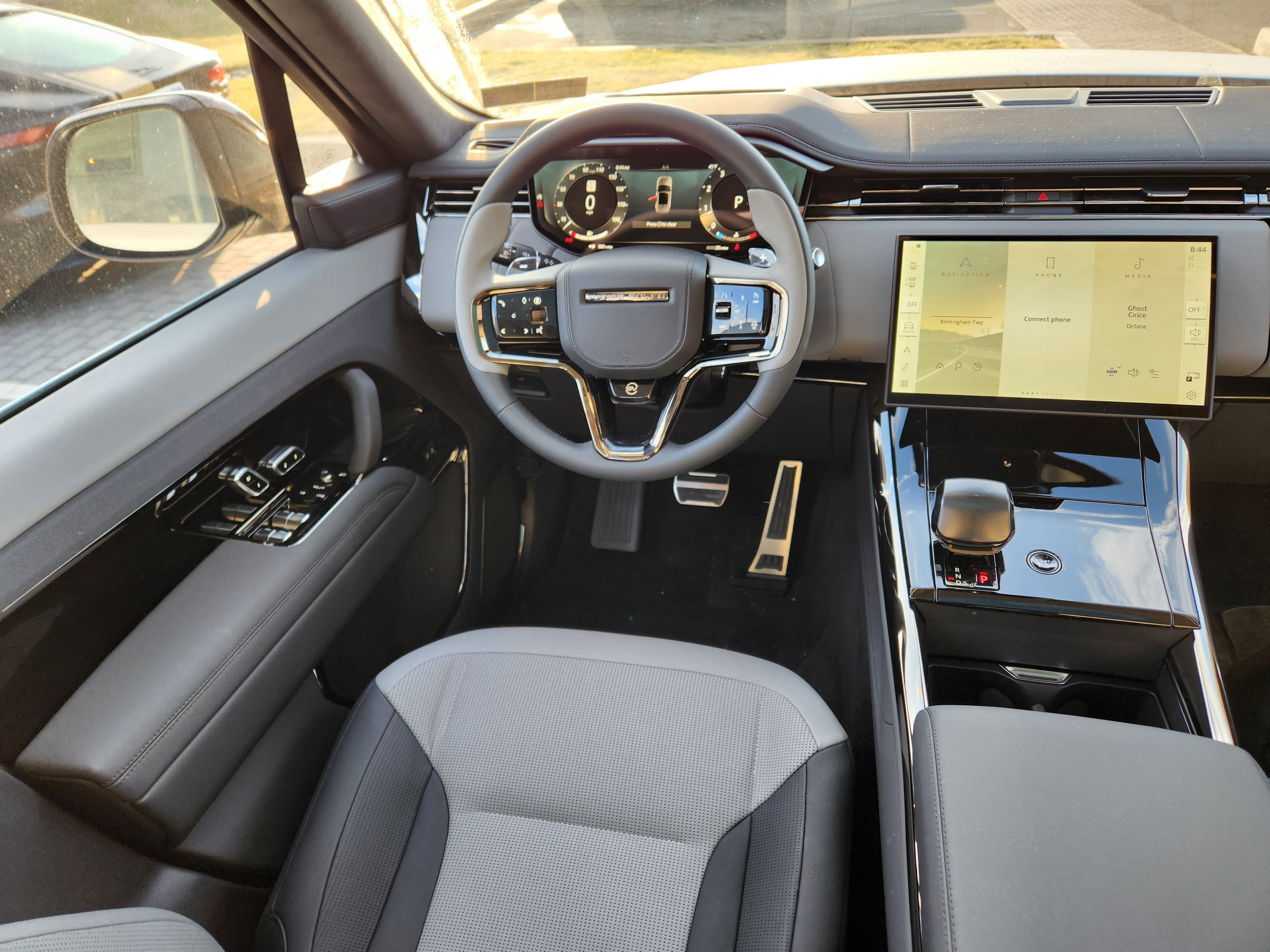 New 2026 Arroios Grey LAND ROVER SV image 14