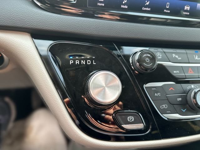 Used 2024 Silver Chrysler Touring L image 21