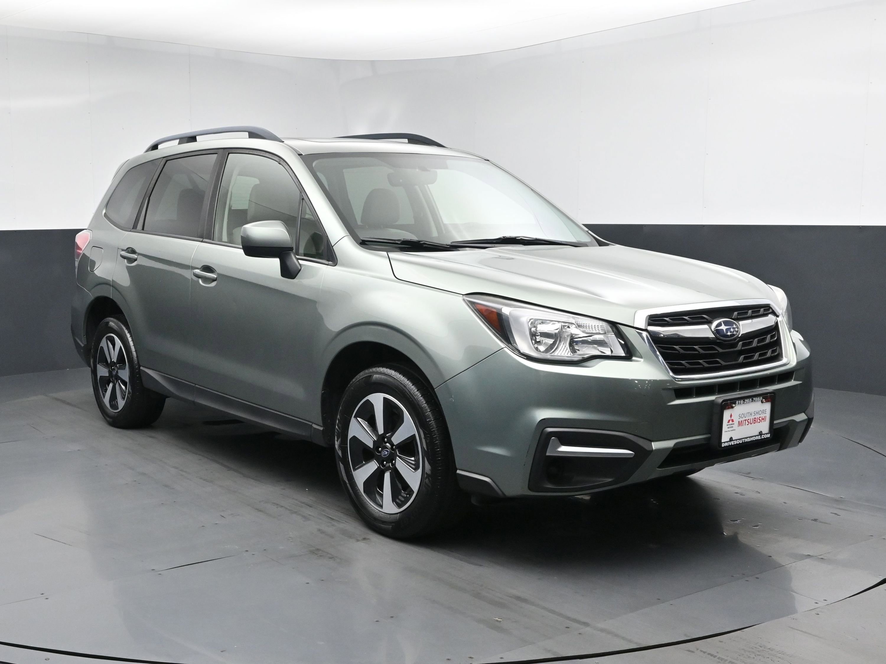 Used 2018 Jasmine Green Metallic Subaru Premium image 2