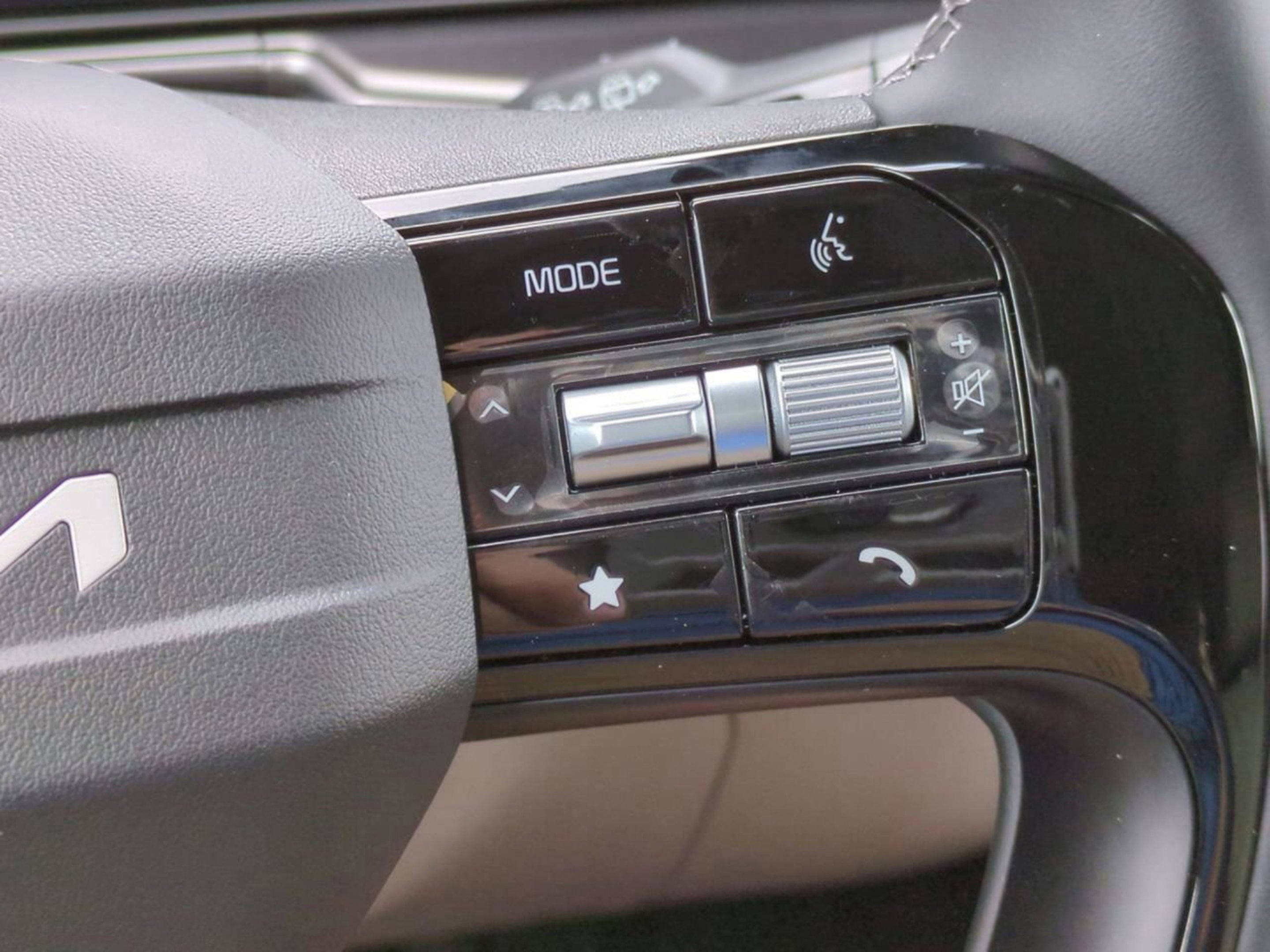 New 2026 Glacial White Pearl Kia S image 41