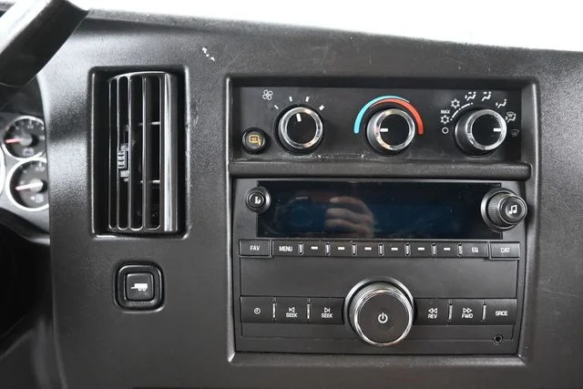 2021 Chevrolet Express Cargo Work Van - Photo 17