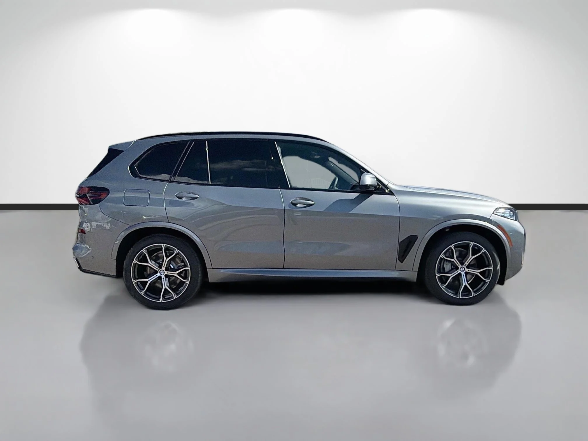 Used 2026 Skyscraper Grey Metallic BMW xDrive50e image 2