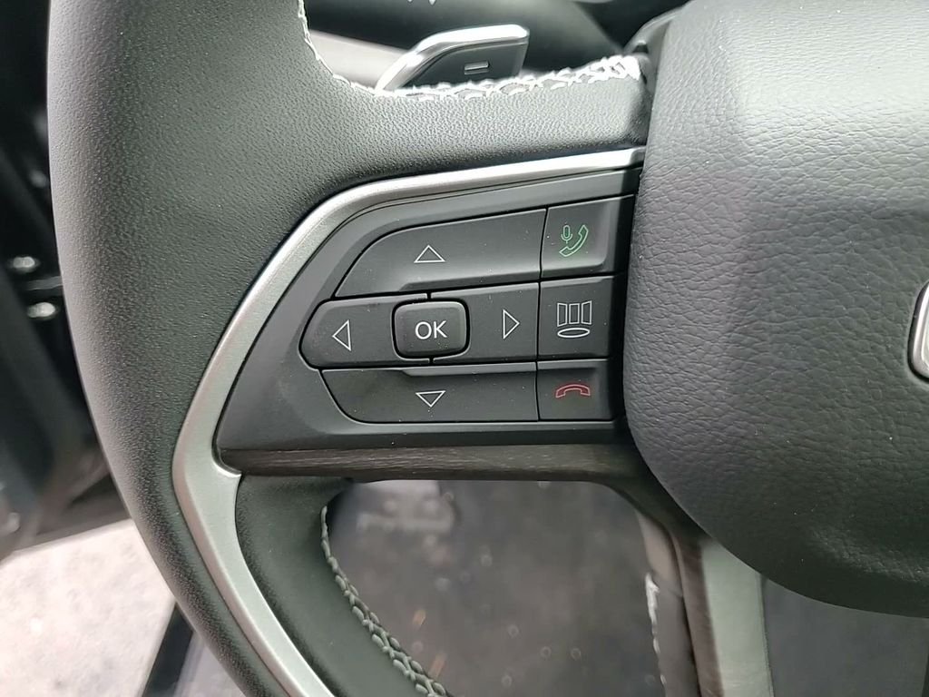 New 2026 Diamond Black Crystal Pearlcoat Jeep Altitude image 16