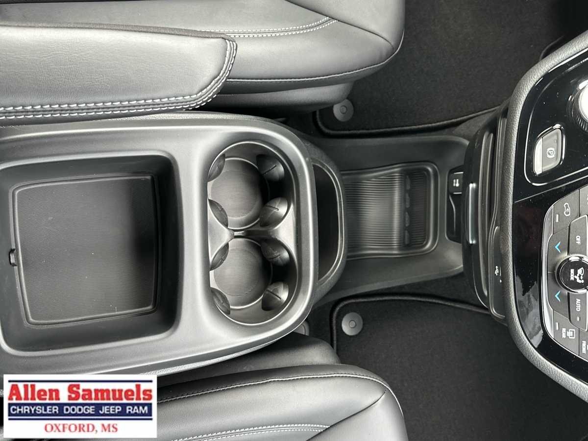2026 Chrysler Pacifica Select - Photo 23