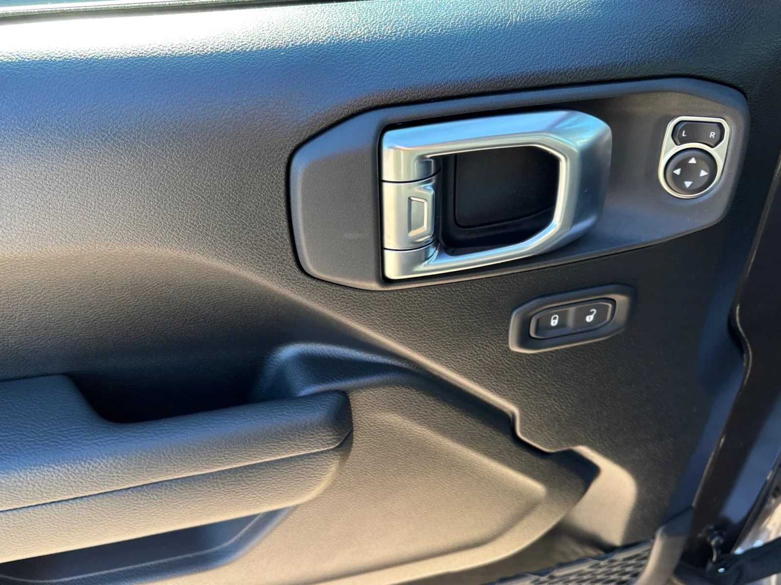 New 2027 Granite Crystal Metallic Jeep Sport S image 11