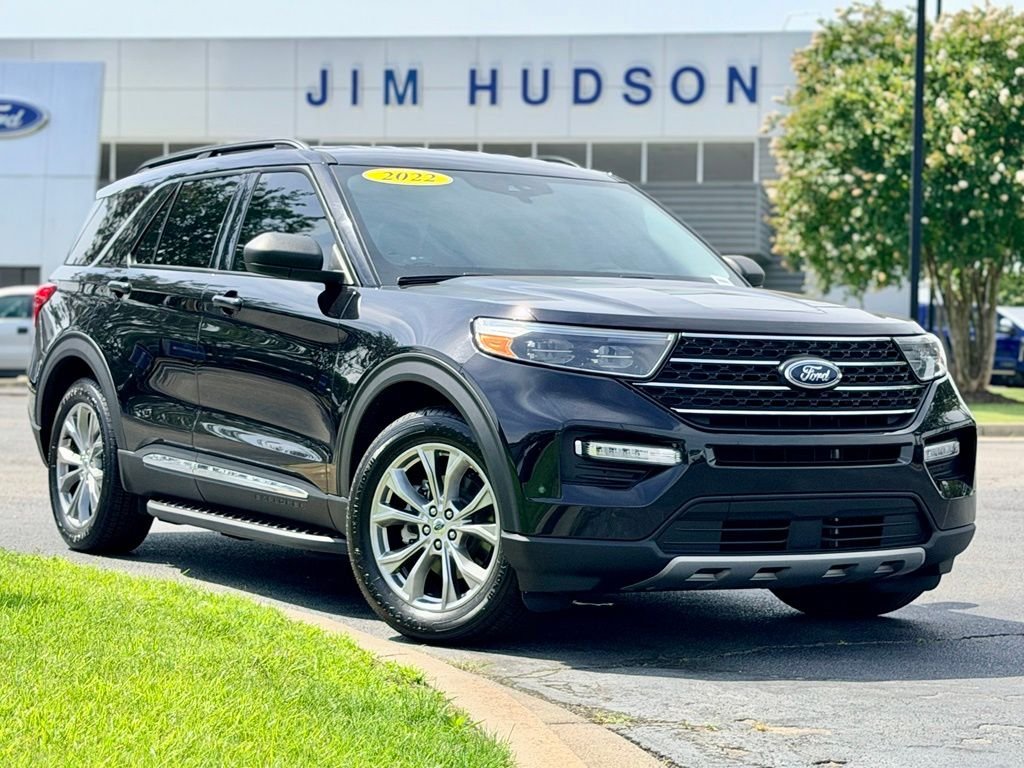 Certified Used 2022 Black Ford XLT image 2