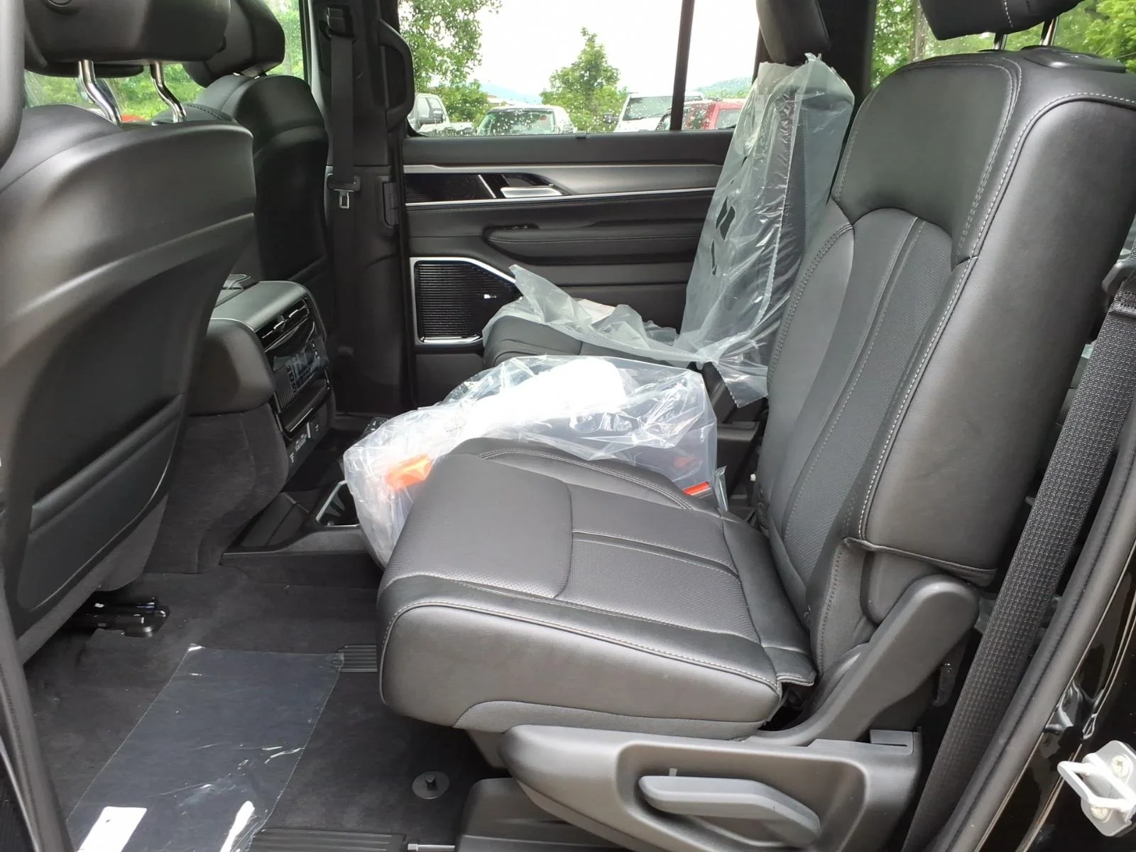New 2026 High Gloss Black Jeep Limited Reserve image 5