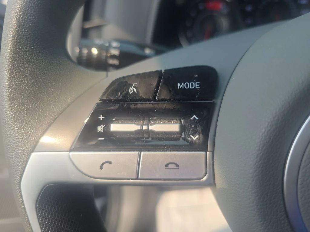 Used 2022 Phantom Black Hyundai SE image 28