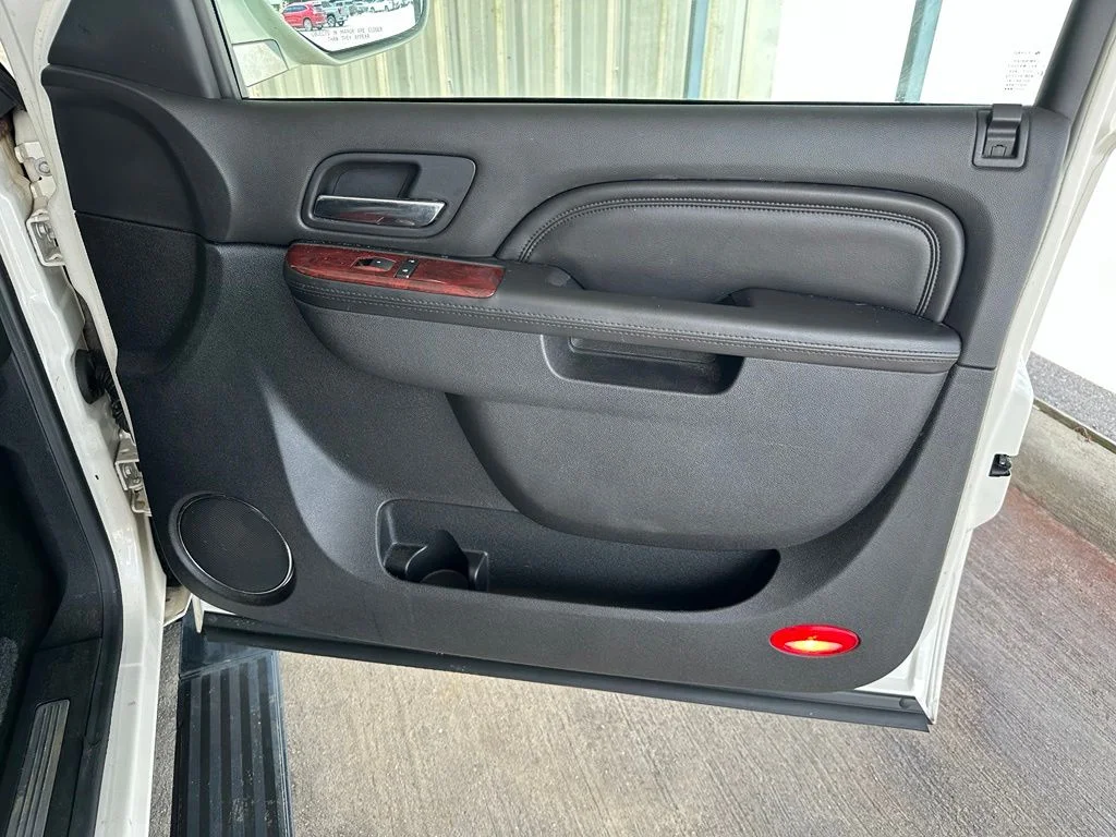 Used 2013 White Cadillac Premium image 30