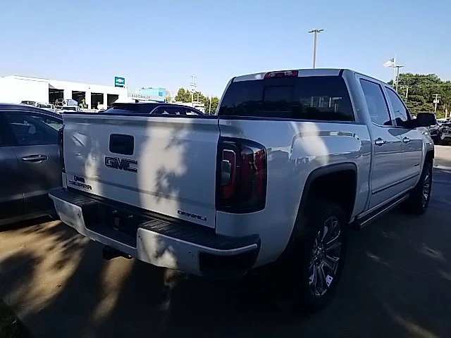 Used 2018 WHITE FROST TRICOAT GMC Denali image 27