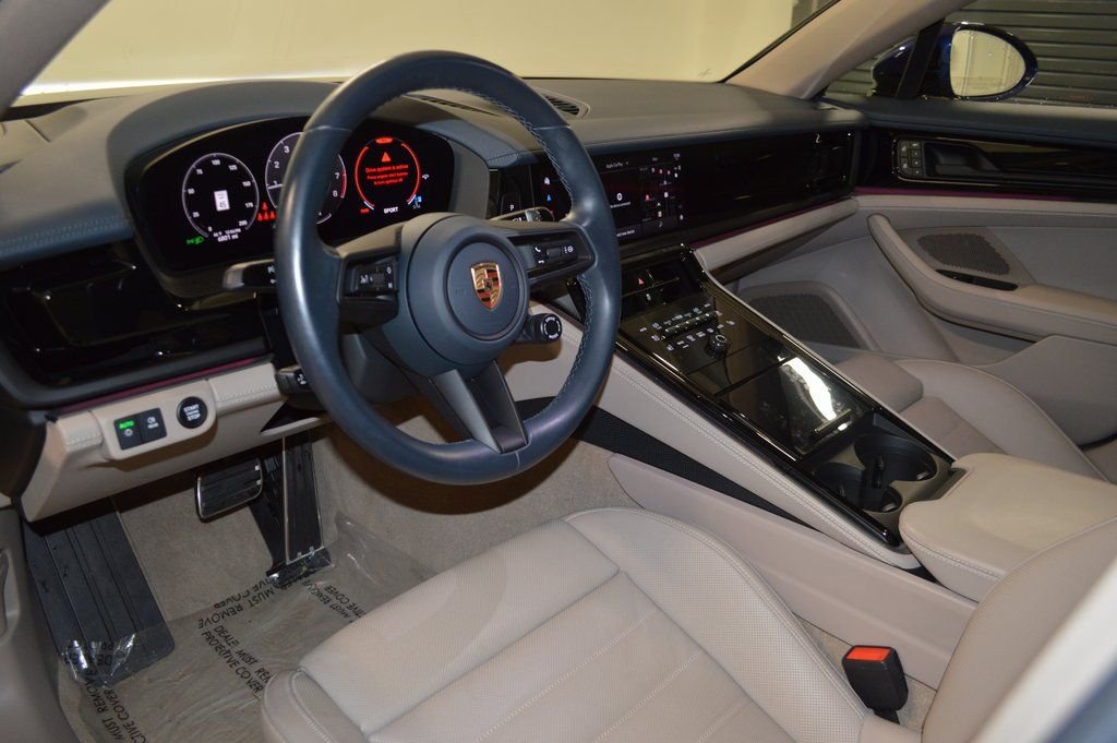 Used 2025 Blue Porsche  image 4