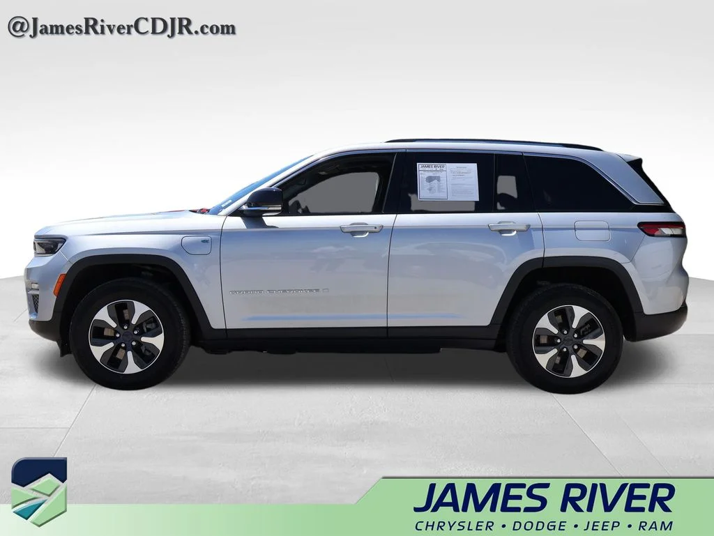 Used 2022 Silver Jeep 4xe image 2