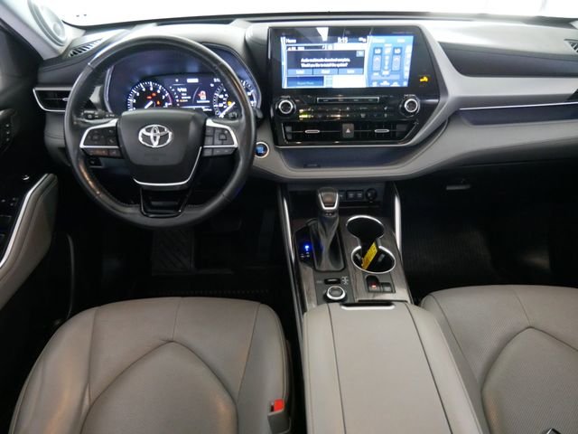 Used 2021 Midnight Black Metallic Toyota Platinum image 13