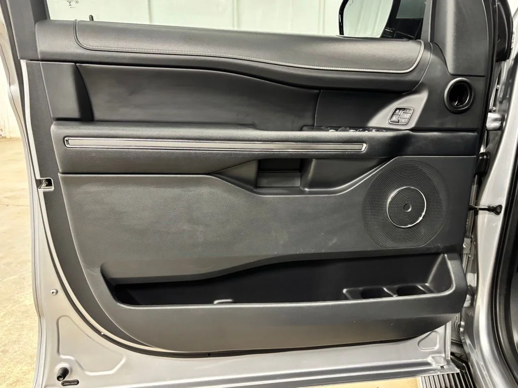 Used 2023 Silver Ford XLT image 18