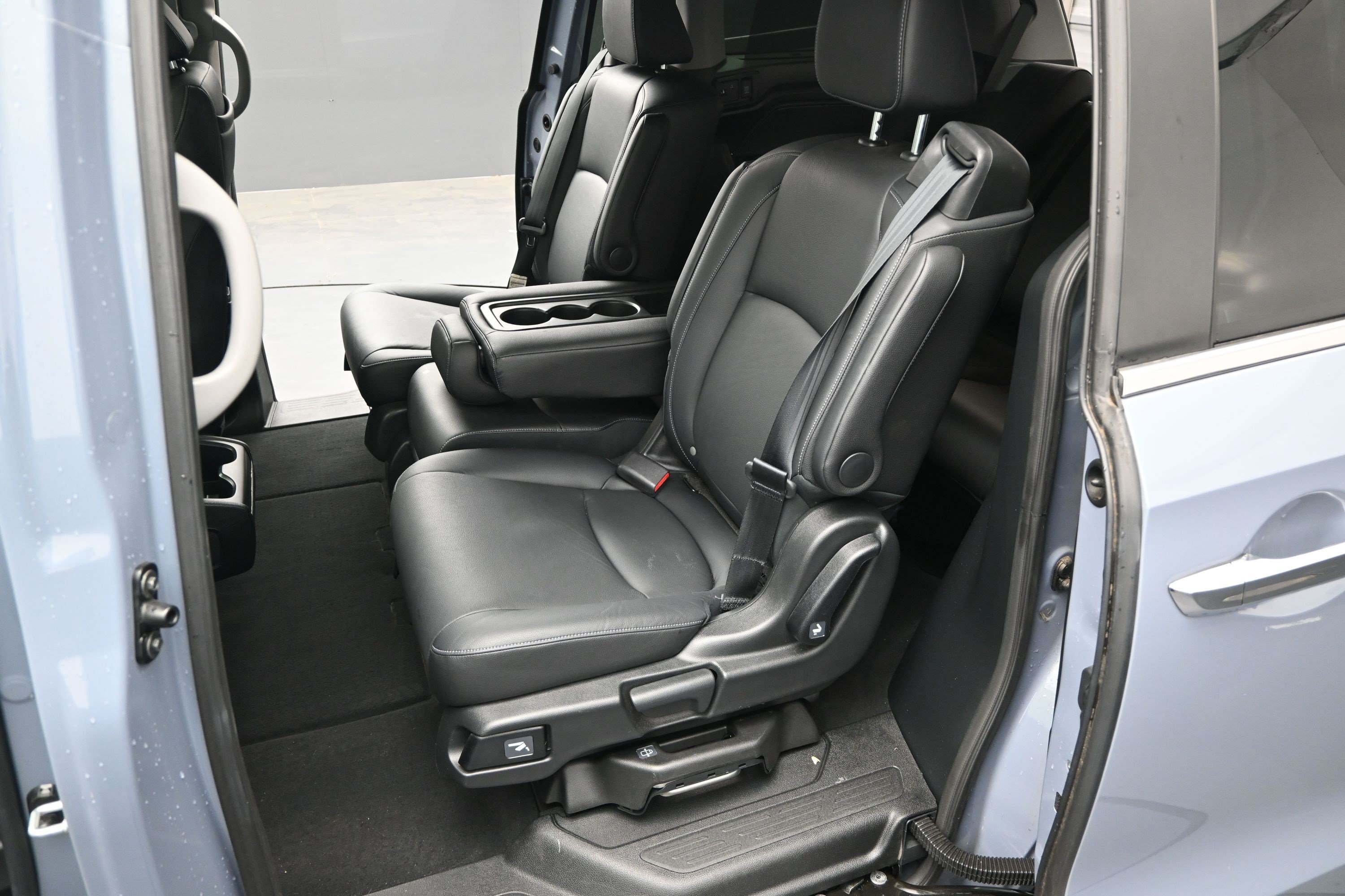 Used 2023 Sonic Gray Pearl Honda Touring image 14