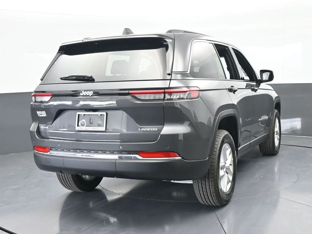 New 2026 Baltic Gray Metallic Clearcoat Jeep Laredo X image 5