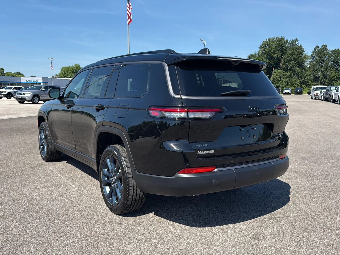 New 2026 Diamond Black Crystal Pearlcoat Jeep 85th Anniversary Edition image 18