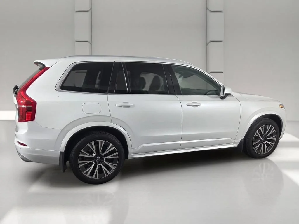 Used 2020 Crystal White Volvo Momentum image 5