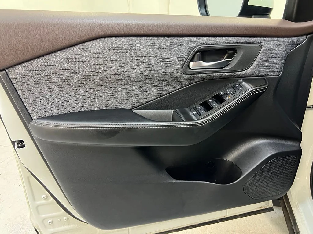 Used 2023 White Nissan SV image 14