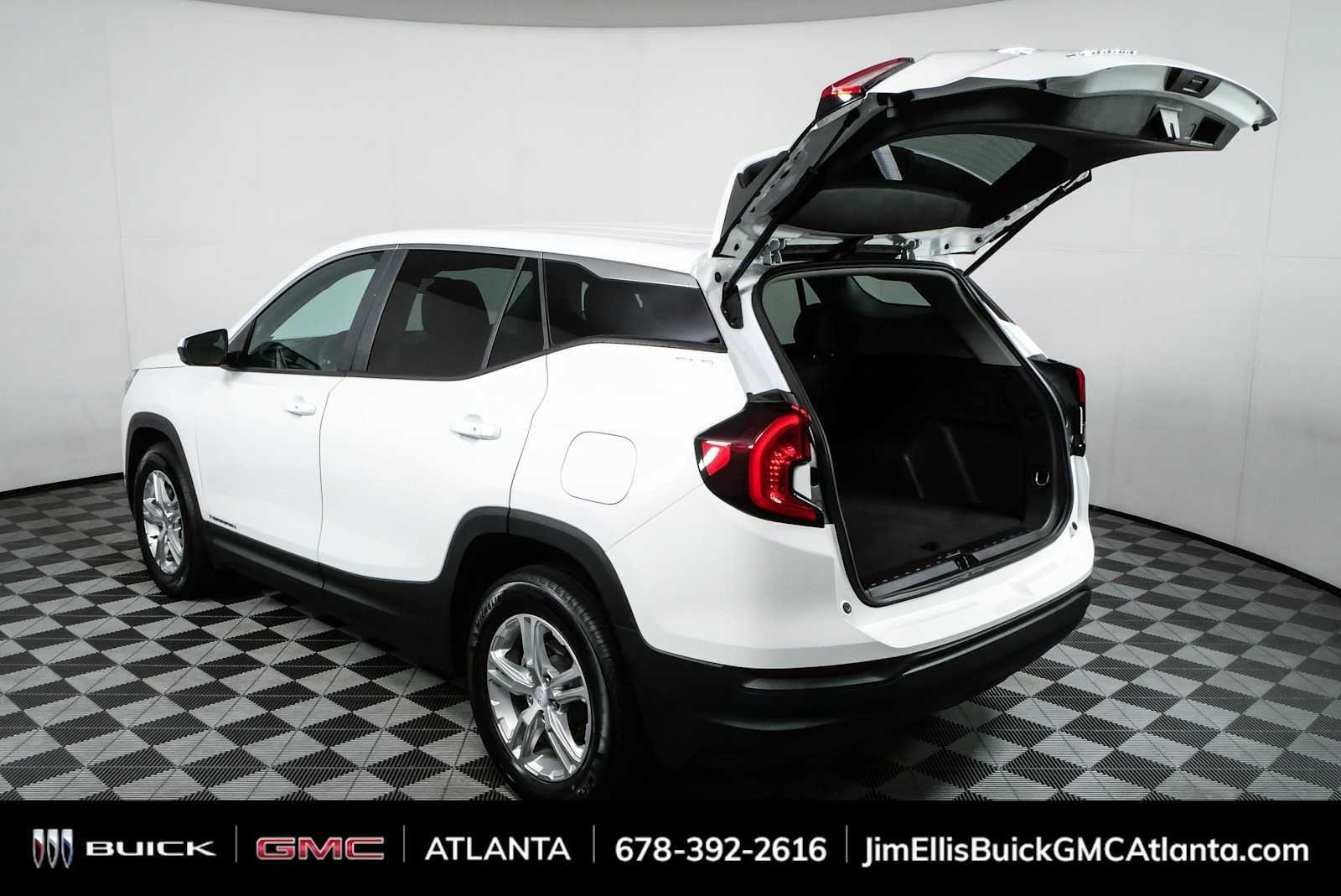 Used 2023 Summit White GMC SLE image 31