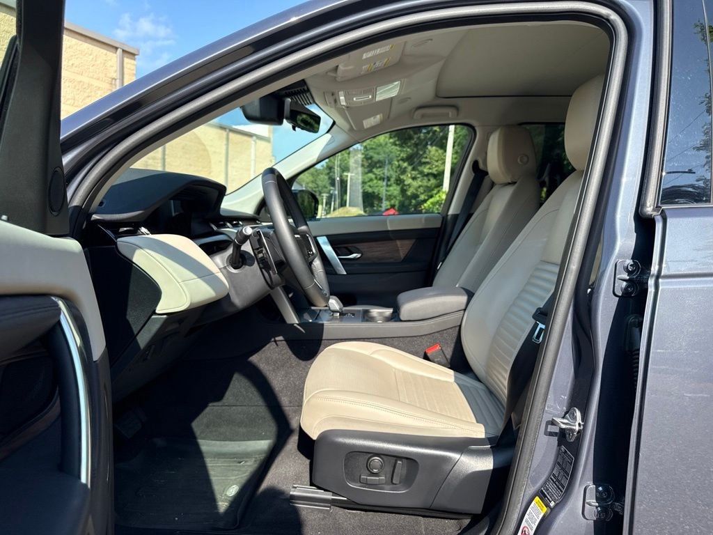 Used 2025 Blue Land Rover S image 14