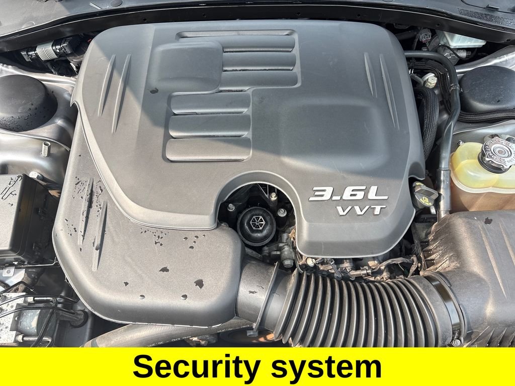 Used 2018 Silver Chrysler Limited image 46