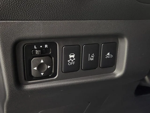 Used 2024 Black Mitsubishi SE image 21