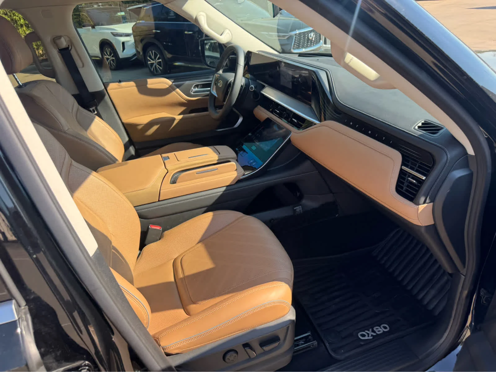 Certified Used 2027 Black Obsidian INFINITI LUXE image 10