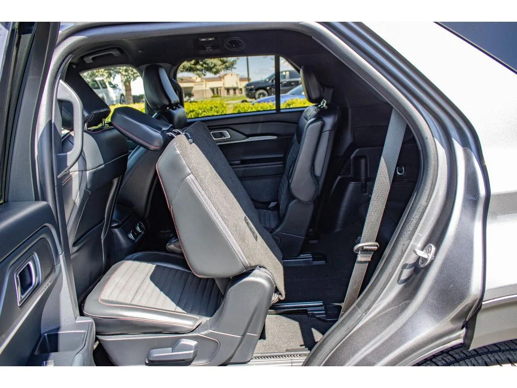 Used 2025 Carbonized Gray Metallic Ford ST-Line image 17