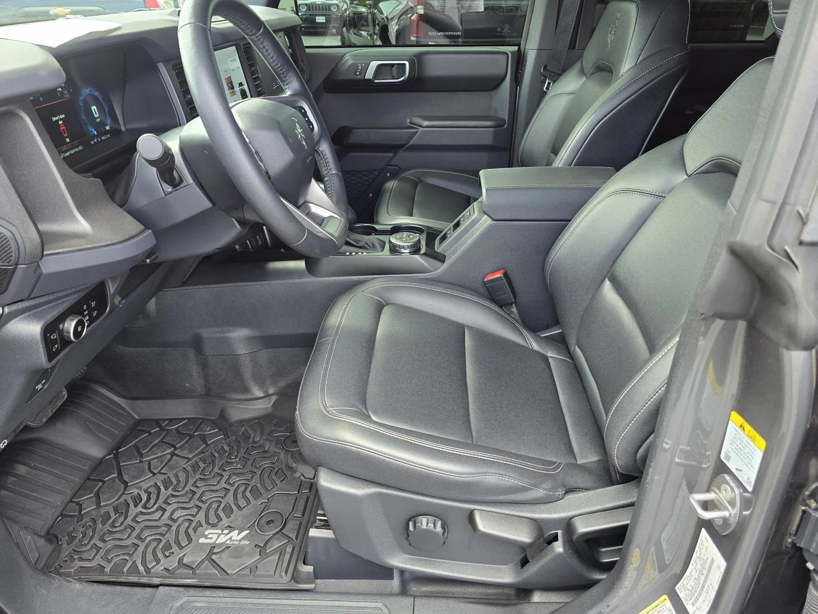 Used 2025 Gray Ford Badlands image 9