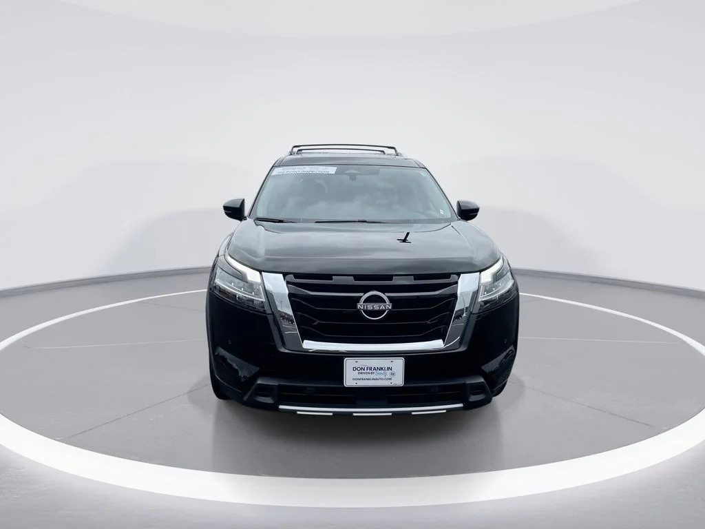 Used 2023 Black Nissan SL image 3