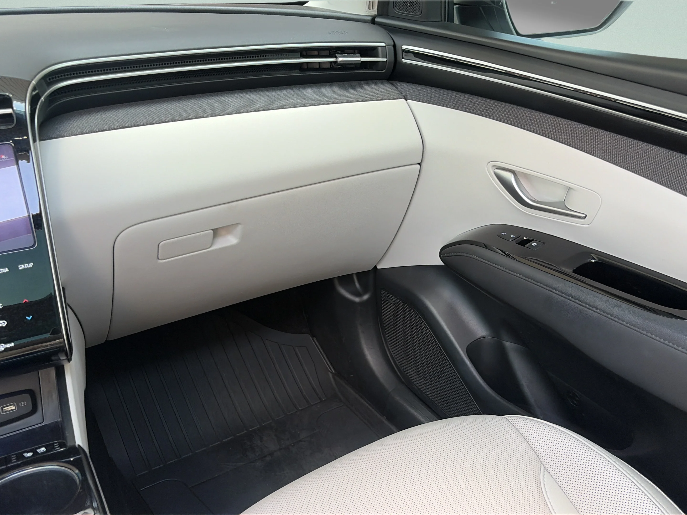 Used 2024 White Pearl Hyundai Limited image 13
