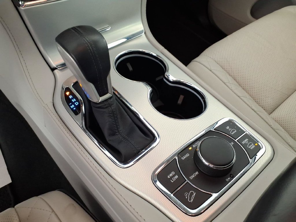 Used 2021 White Jeep Summit image 24
