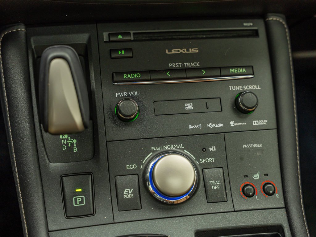 Used 2014 Pearl Lexus 200h image 35