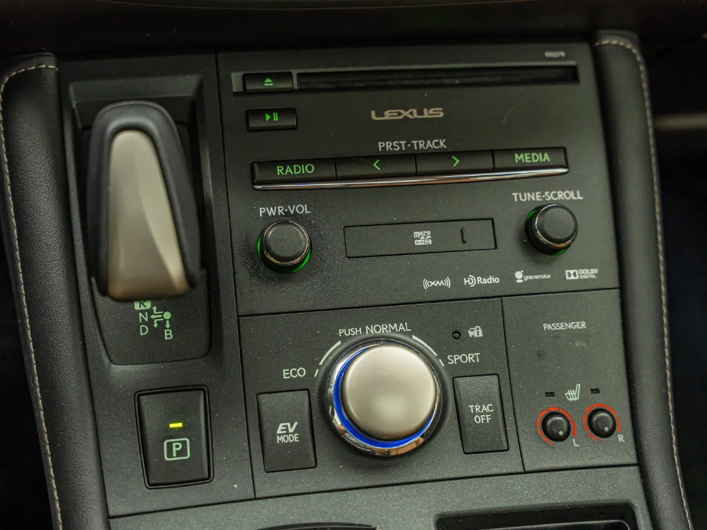 Used 2014 Pearl Lexus 200h image 35