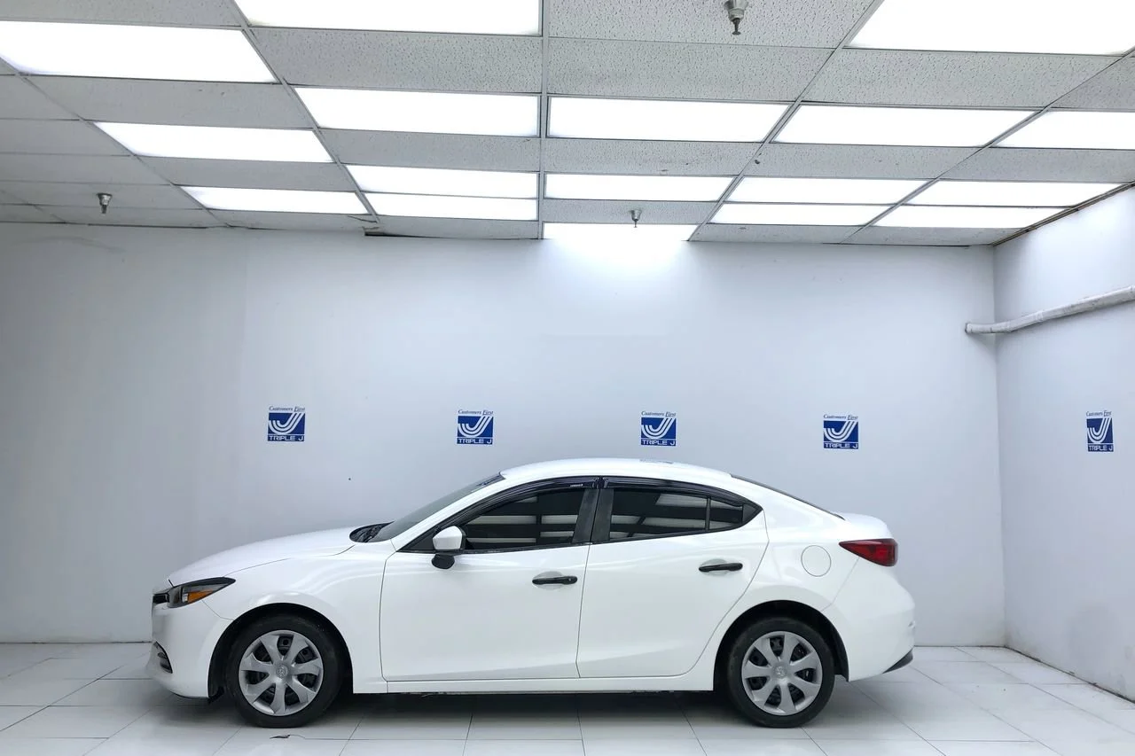 Used 2018 Snowflake White Pearl Mazda Sport image 9