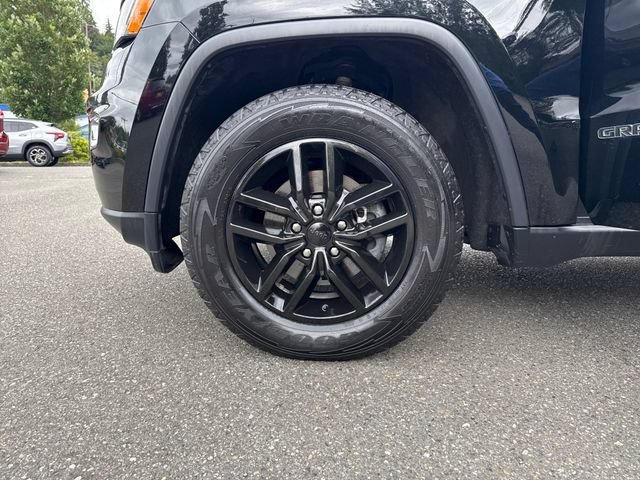 Used 2017 Diamond Black Crystal Pearlcoat Jeep Limited image 26